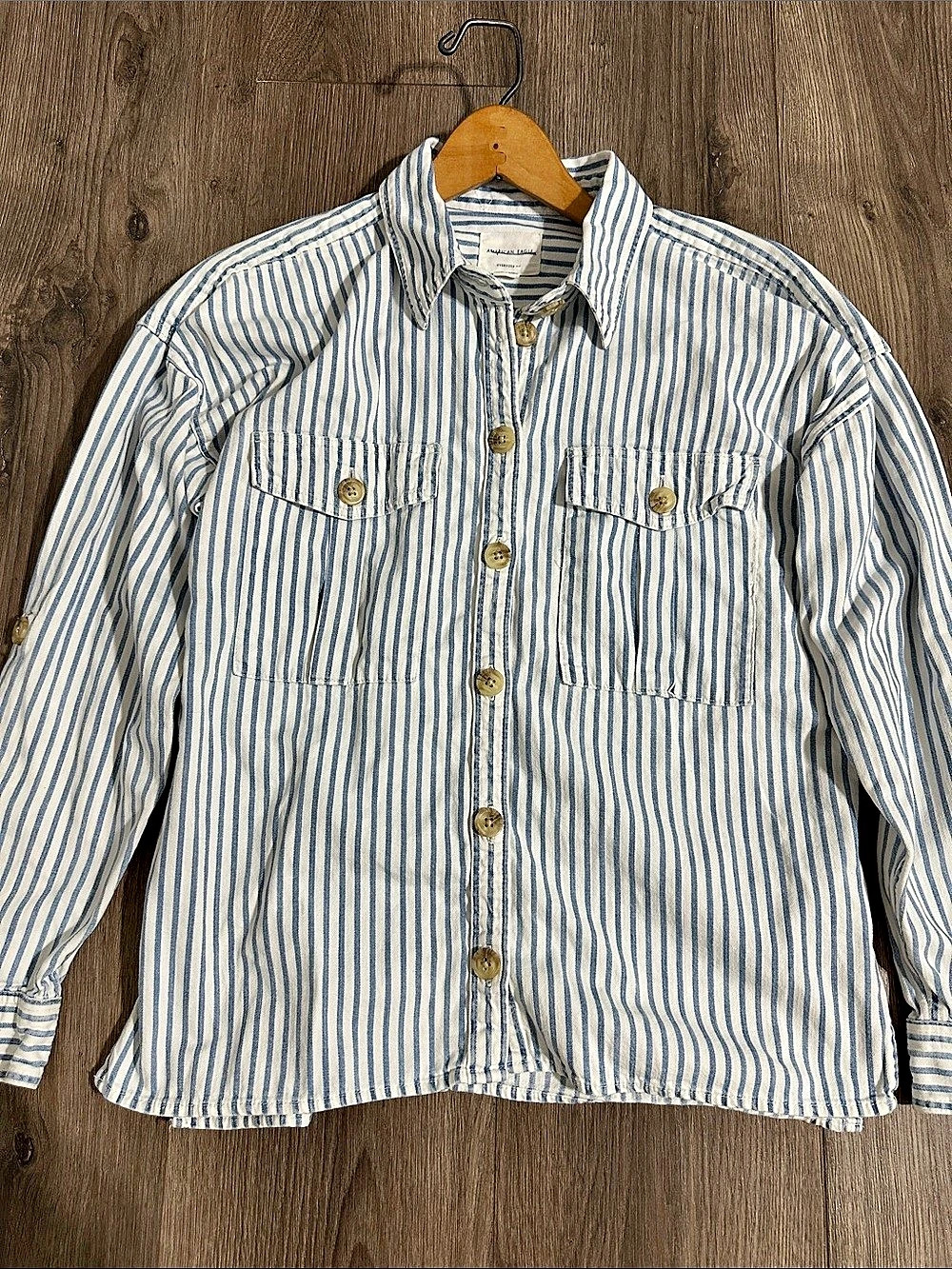 American Eagle Outfitters Striped Button Down Shirt in White & Blue Size XS